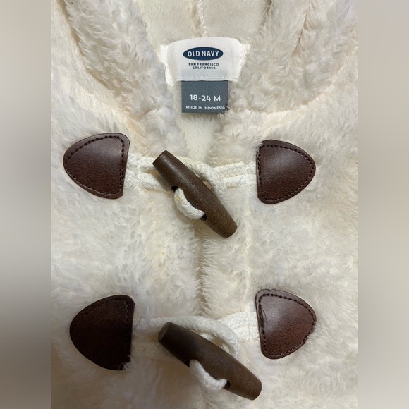 Old Navy Girls Toddler Fleece Vest W/Brown Wooden Closure 18-24mos. - Picture 2 of 3